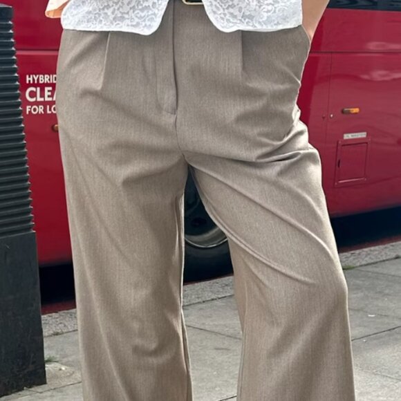 Djerf Avenue Favorite Pants Oat - Picture 2 of 5